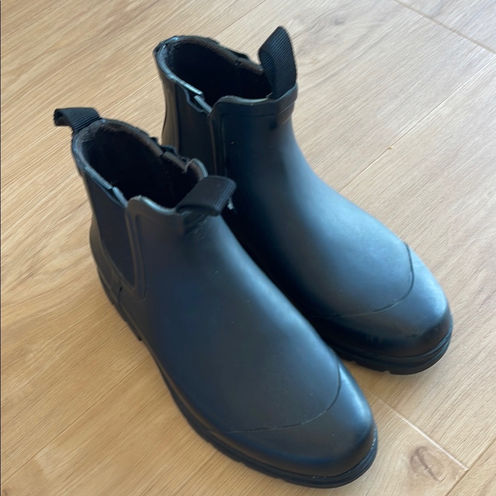 Everlane Black Ankle Rain Boots 7
